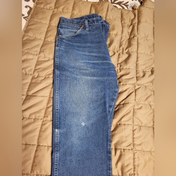 2‎ pairs Wrangler Cowboy Cut 13MWZ Jeans 33x34 Denim Classic Western blue jeans - Picture 6 of 15